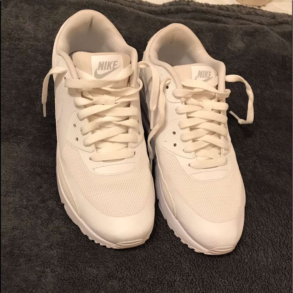 White Nike Air Max 90 Ultra